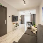 New - Only Unit 3 Modern 2-bedroom With Common Heated Jacuzzi By Sf Homes 아파트
