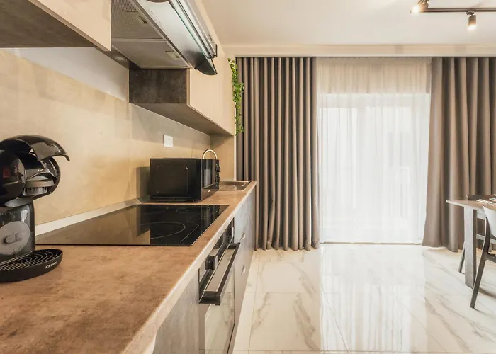 New - Only Unit 3 Modern 2-bedroom With Common Heated Jacuzzi By Sf Homes شقة