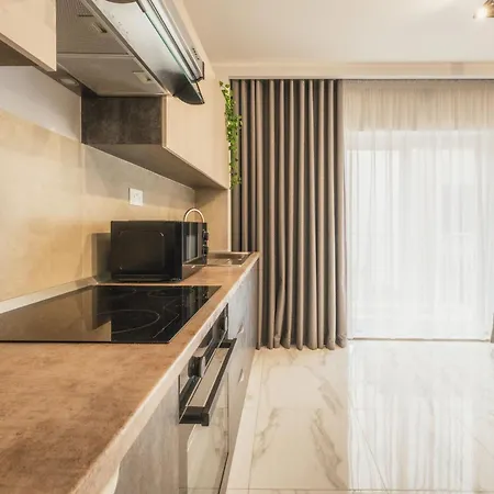 New - Only Unit 3 Modern 2-bedroom With Common Heated Jacuzzi By Sf Homes Apartment