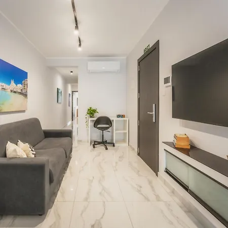 New - Only Unit 3 Modern 2-bedroom With Common Heated Jacuzzi By Sf Homes