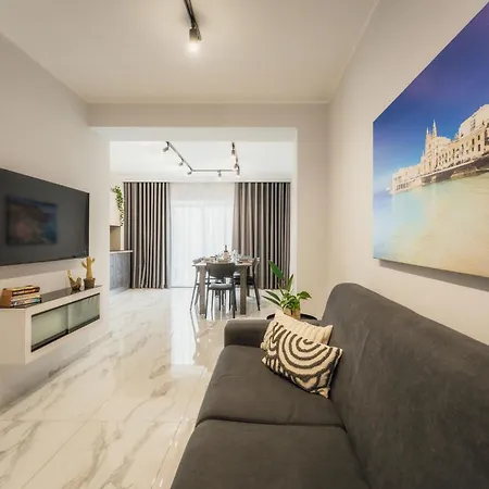 New - Only Unit 3 Modern 2-bedroom With Common Heated Jacuzzi By Sf Homes Apartment