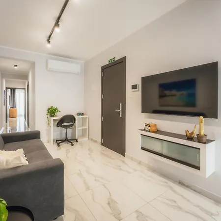 New - Only Unit 3 Modern 2-bedroom With Common Heated Jacuzzi By Sf Homes * Saint Julian's