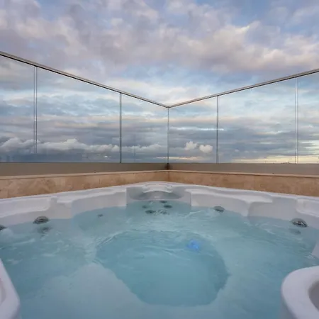 New - Only Unit 3 Modern 2-bedroom With Common Heated Jacuzzi By Sf Homes Apartman